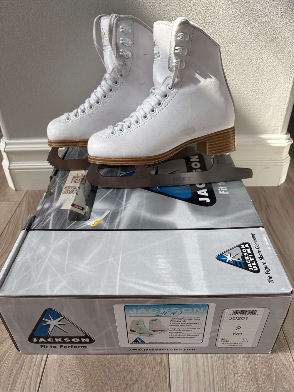 Jackson 200 skates (size 2)